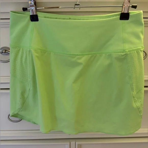 Athleta Run With It skirt - Neon Green! Excellent condition. Size Small. - Picture 3 of 9